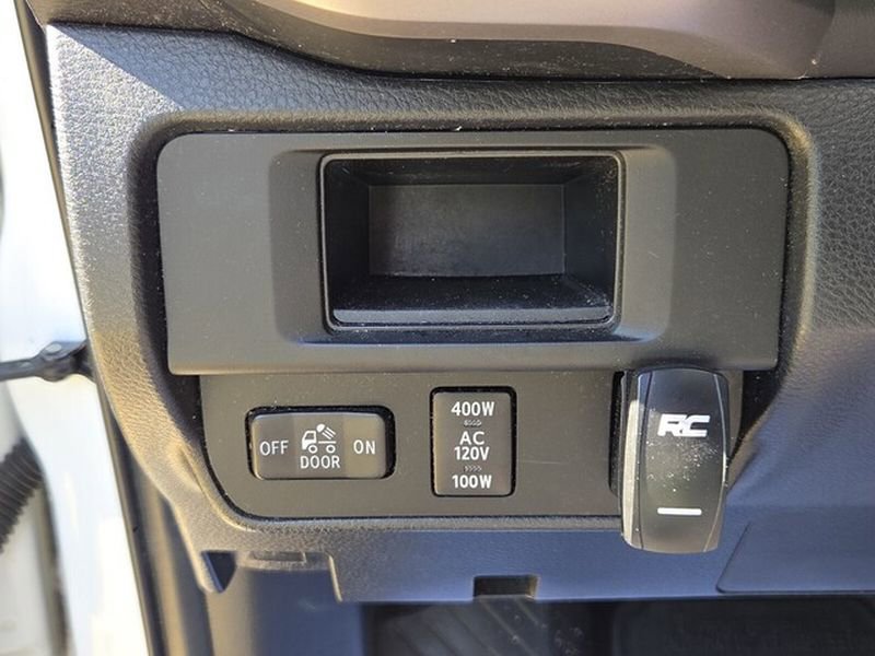 Used 2016 Toyota Tacoma Limited w/ Towing Package image 27