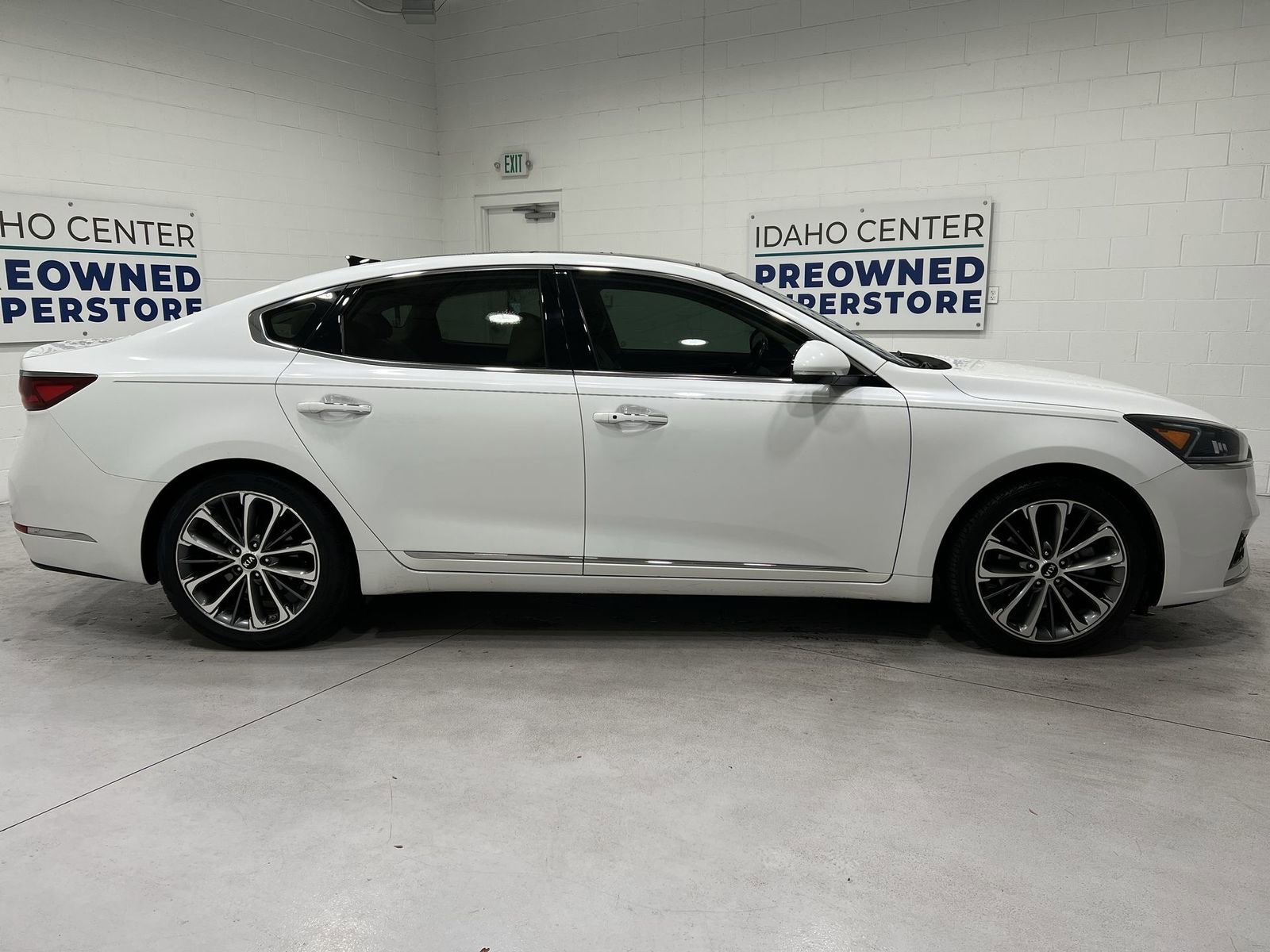 Used 2019 Kia Cadenza Technology image 9