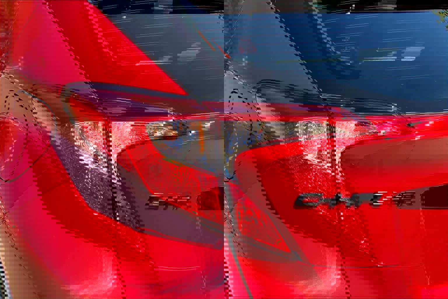 Used 2020 Toyota C-HR XLE FWD image 27