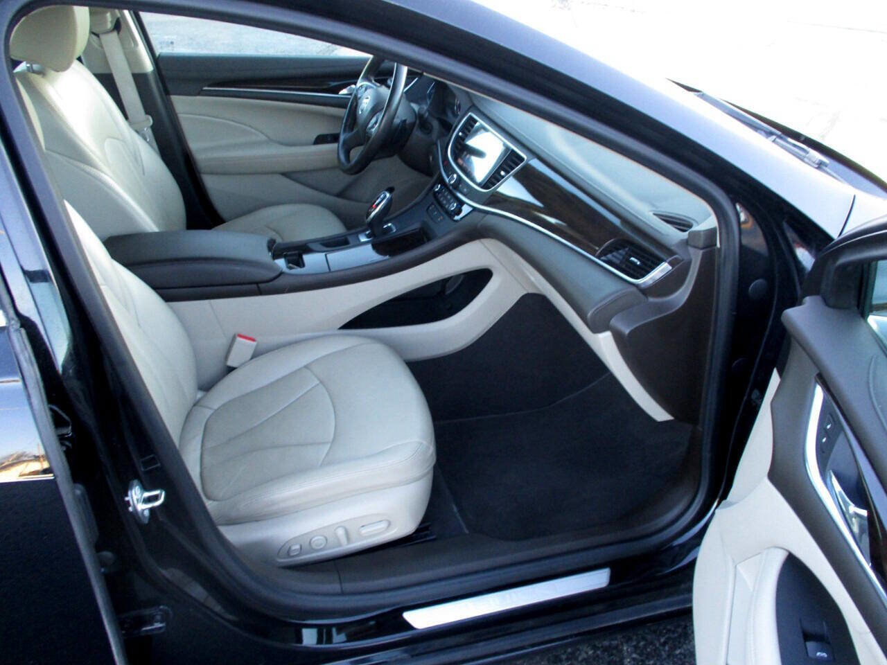 Used 2017 Buick LaCrosse Premium image 6