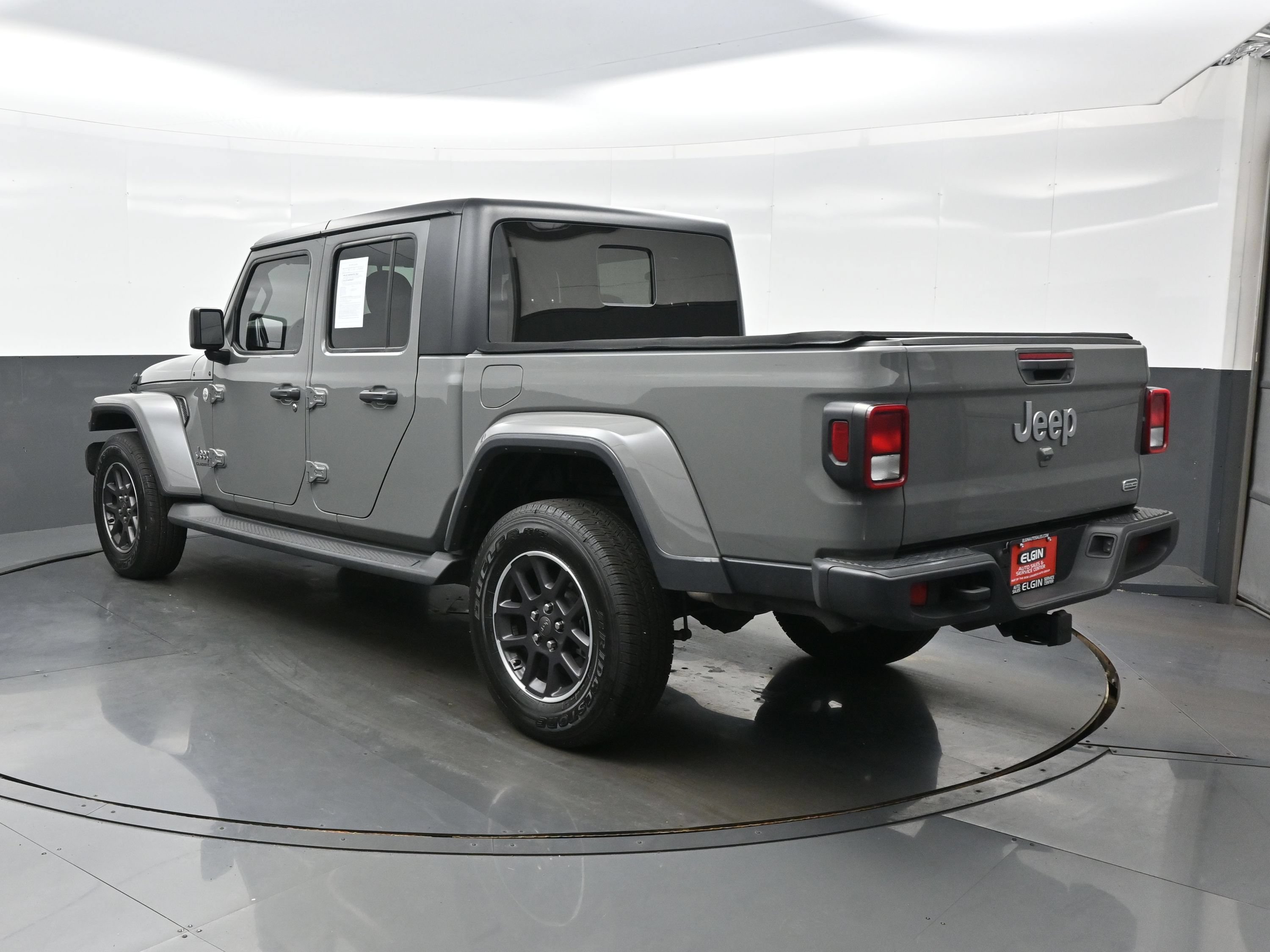 Used 2021 Jeep Gladiator Overland w/ Trailer Tow Package AWD/4WD image 4