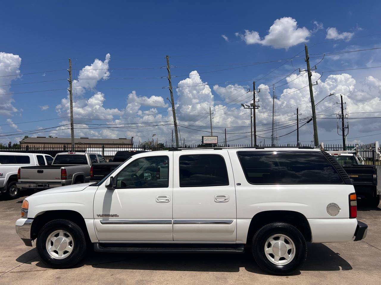 Used 2004 GMC Yukon XL SLT w/ Preferred Equipment Group RWD image 2