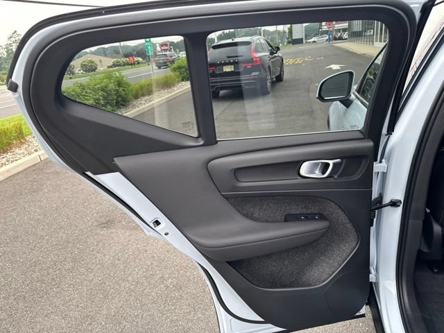 Certified 2025 Volvo XC40 B5 Core AWD/4WD image 15