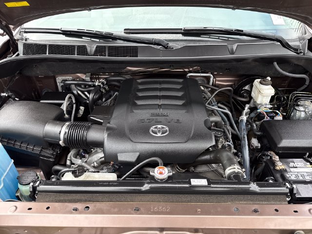 Used 2018 Toyota Sequoia SR5 w/ Carpet Mat Package AWD/4WD image 19