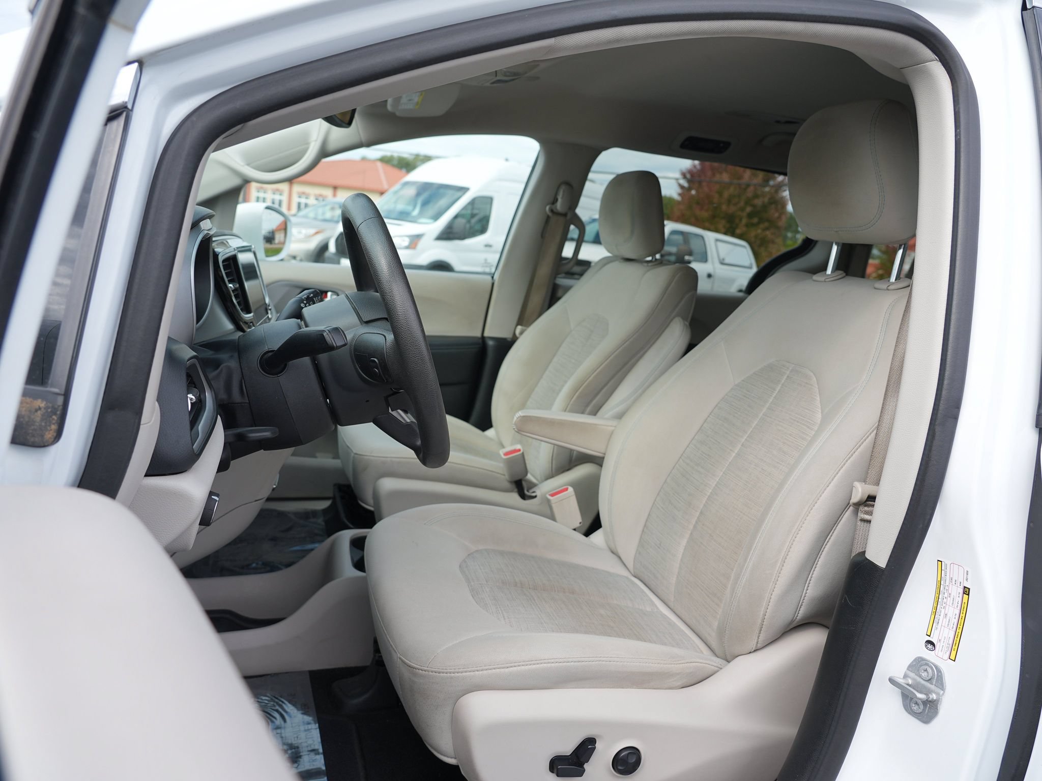 Used 2018 Chrysler Pacifica Touring Plus FWD image 13