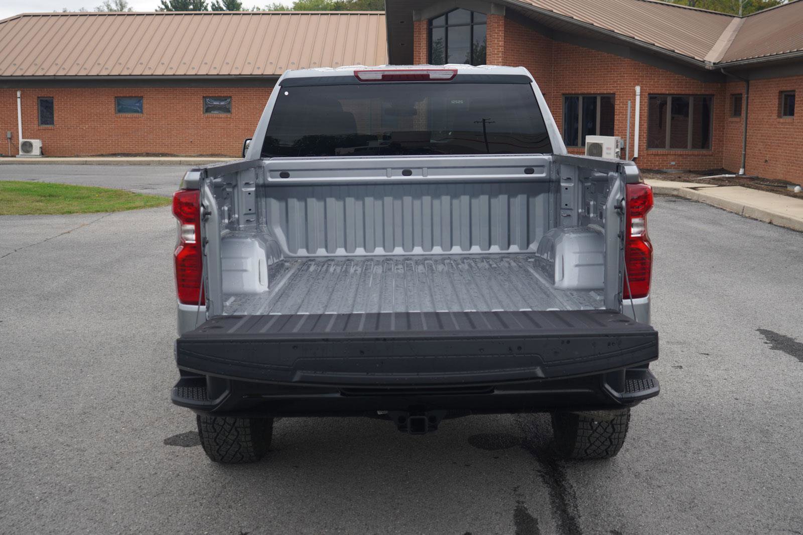 New 2026 Chevrolet Silverado 1500 Custom Trail Boss w/ LPO, Dark Essentials Package AWD/4WD image 5