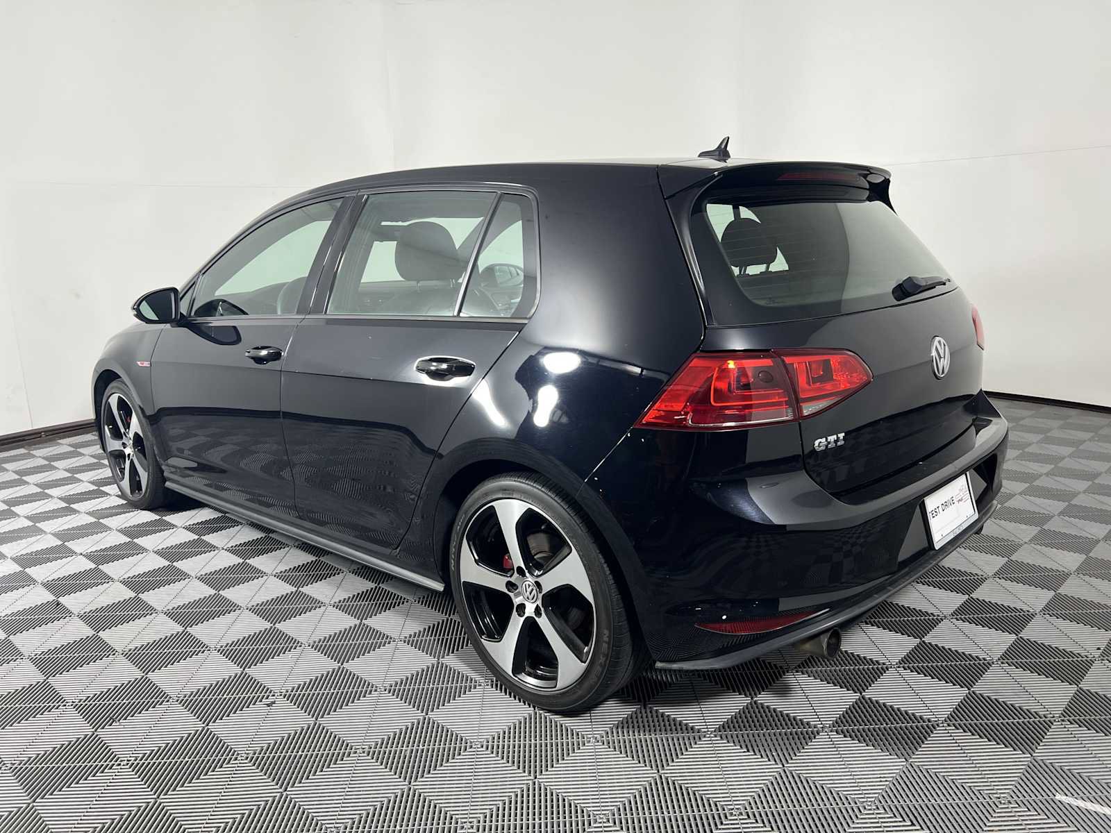 Used 2017 Volkswagen GTI S FWD image 6
