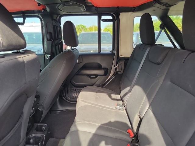 Used 2018 Jeep Wrangler Unlimited Sahara AWD/4WD image 25