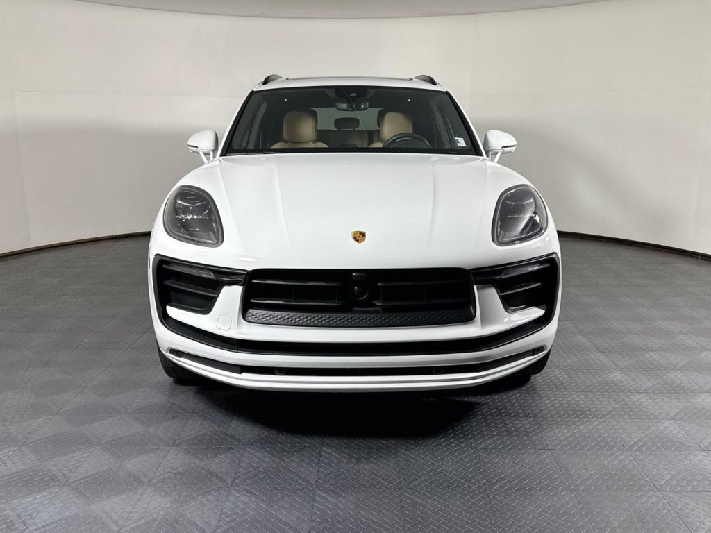 Certified 2024 Porsche Macan AWD/4WD image 10