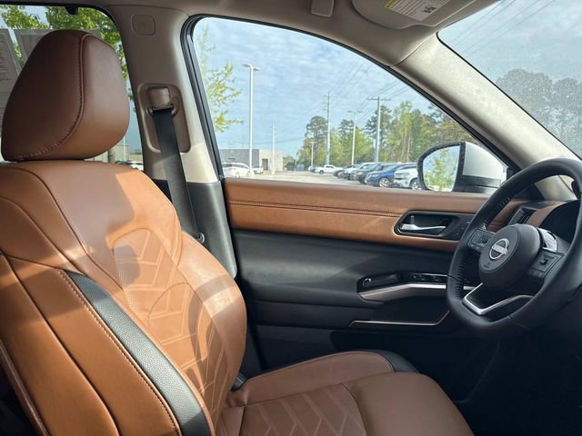 Used 2025 Nissan Pathfinder Platinum w/ Cargo Package image 15