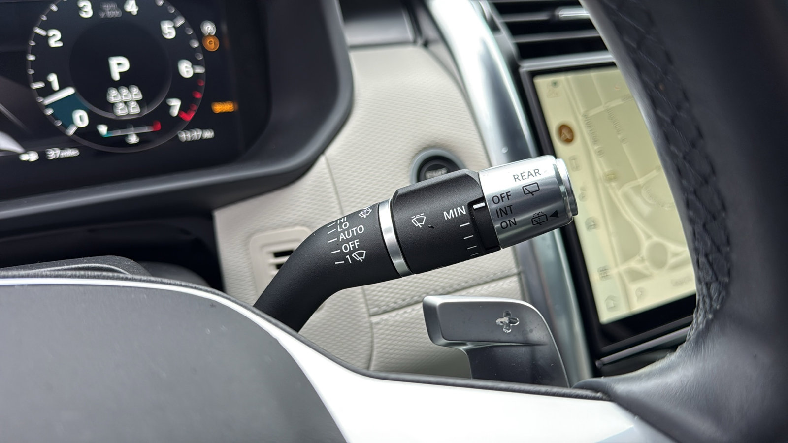 Used 2022 Land Rover Discovery S R-Dynamic image 18