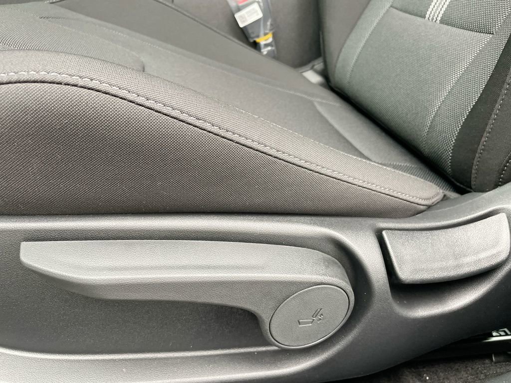 Used 2025 Hyundai Elantra SE image 38