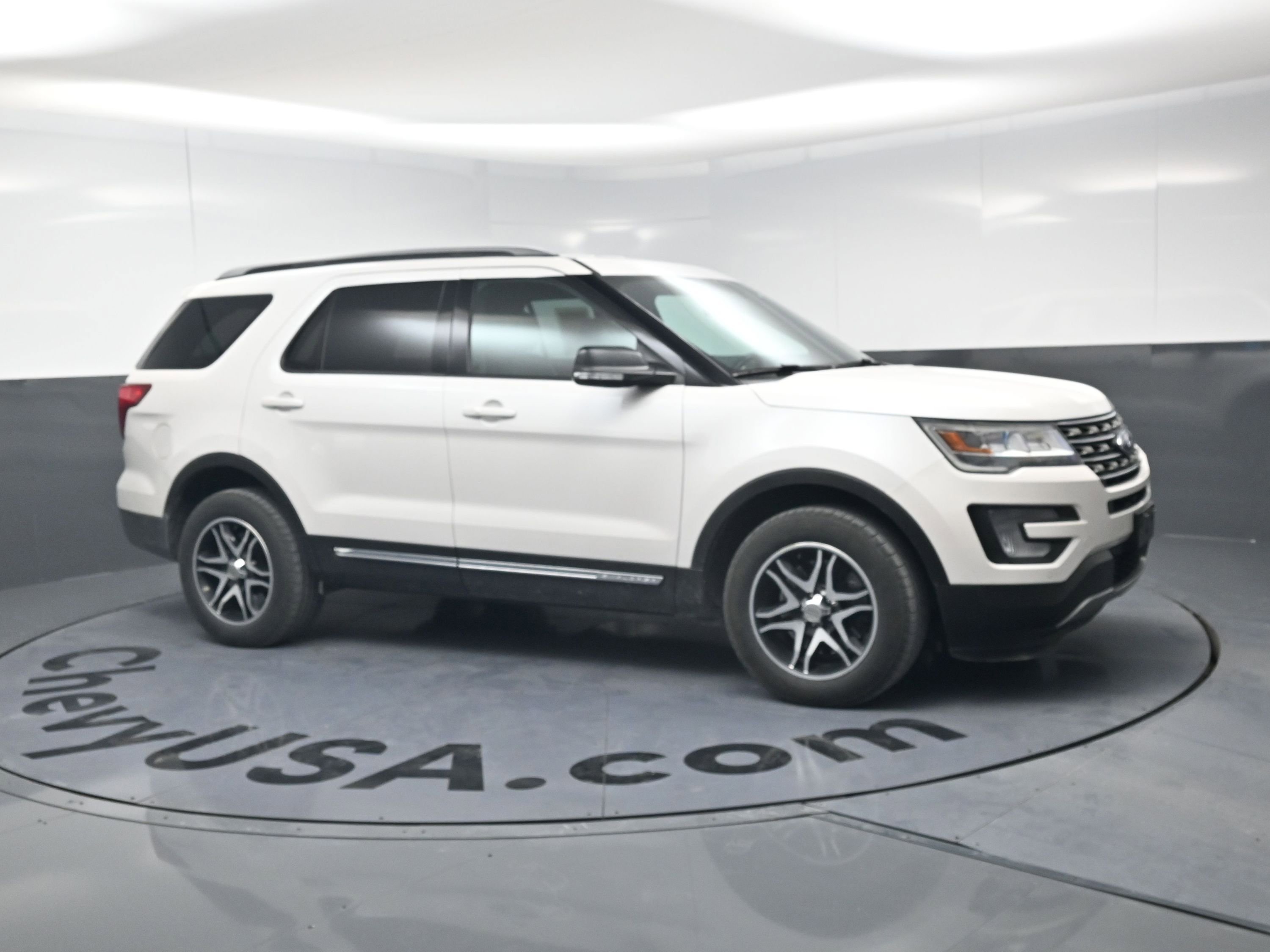 Used 2017 Ford Explorer XLT w/ Equipment Group 202A video 2