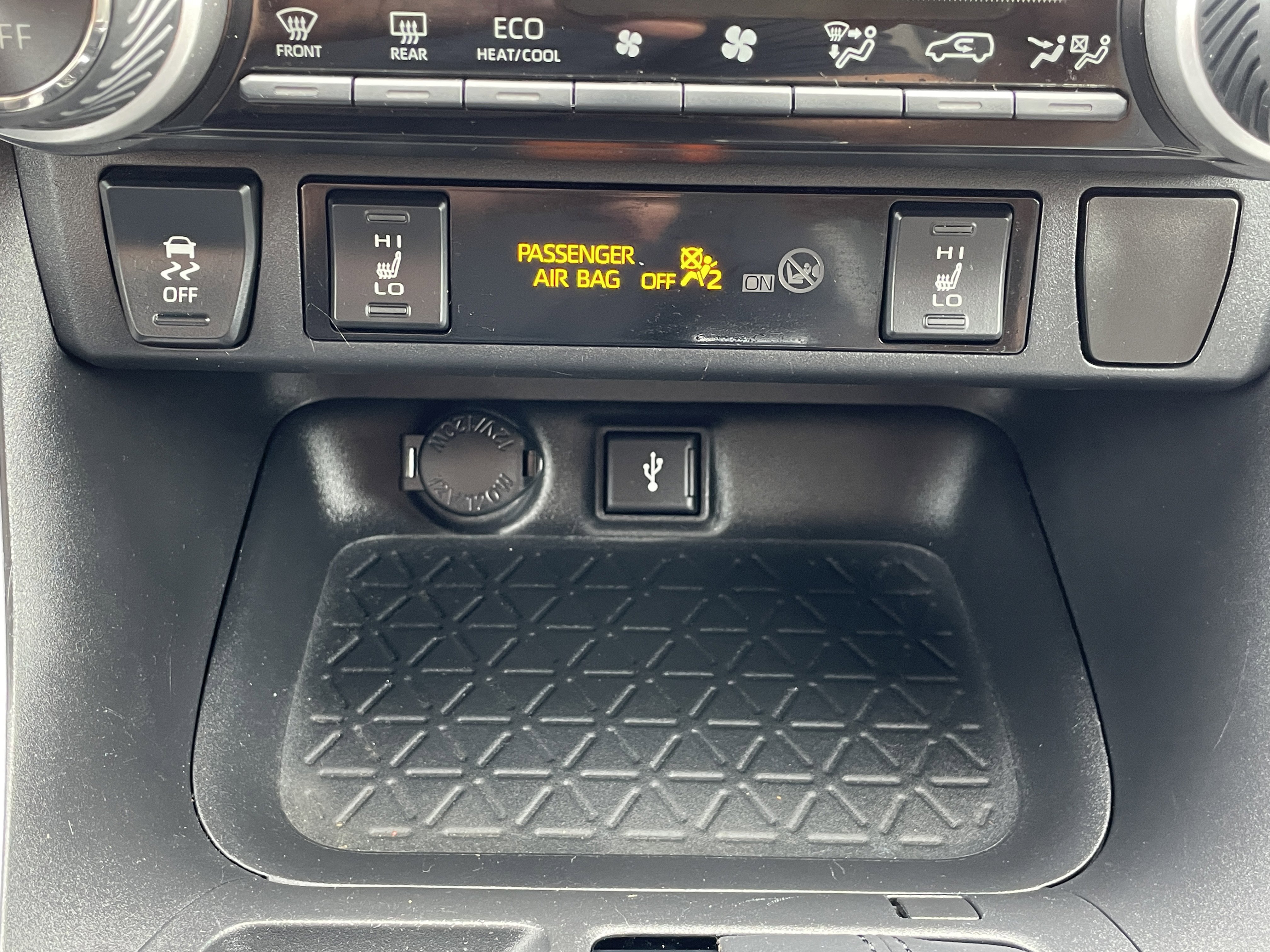 Used 2021 Toyota RAV4 XLE Premium image 28