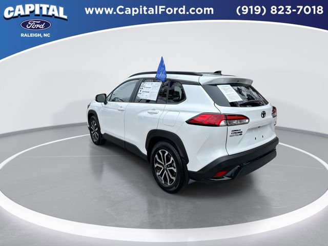 Used 2025 Toyota Corolla Cross SE w/ Moonroof Package image 6