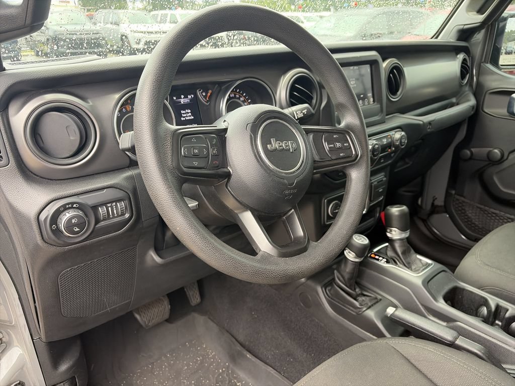 Used 2022 Jeep Gladiator Sport AWD/4WD image 10