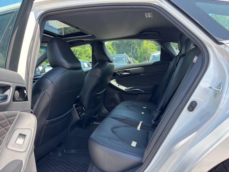 Used 2022 Toyota Avalon Limited w/ Advanced Safety Package FWD image 11