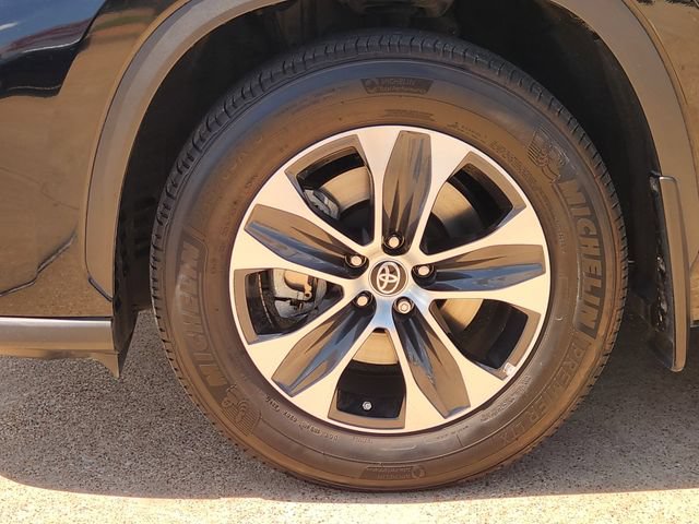 Used 2023 Toyota Highlander XLE FWD image 8