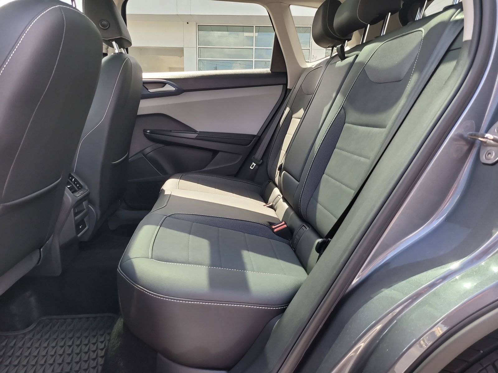 Used 2024 Volkswagen Taos SE image 9