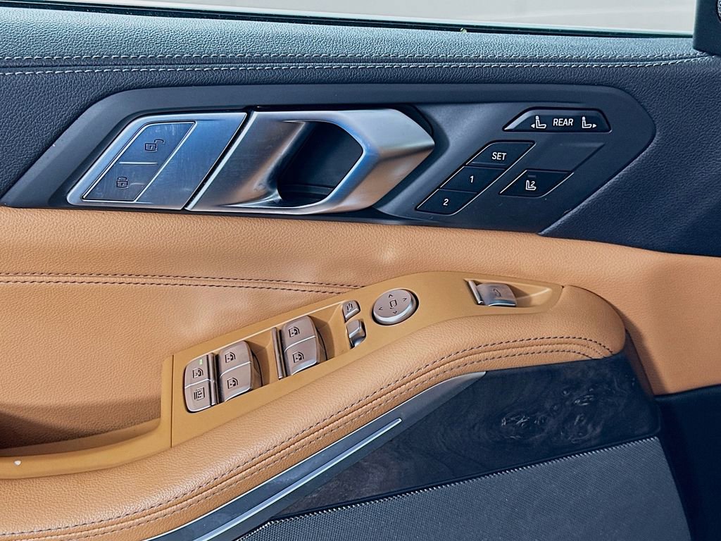 Used 2021 BMW X7 xDrive40i w/ Premium Package image 18