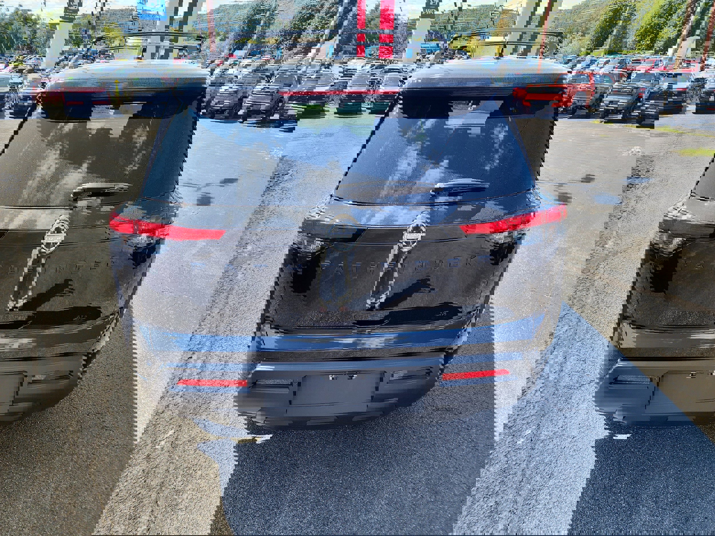 New 2025 Nissan Pathfinder SV w/ Black Appearance Package image 7