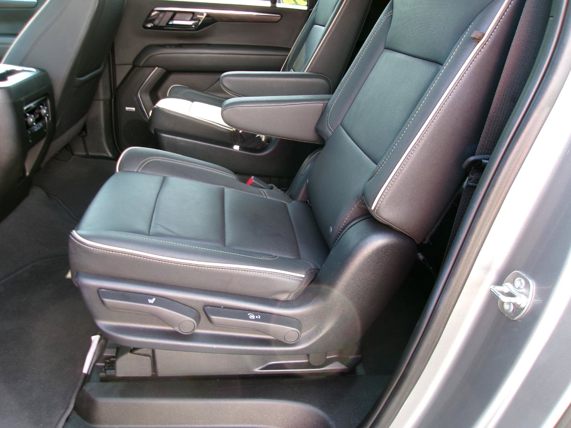 Certified 2025 Chevrolet Suburban Premier AWD/4WD image 12