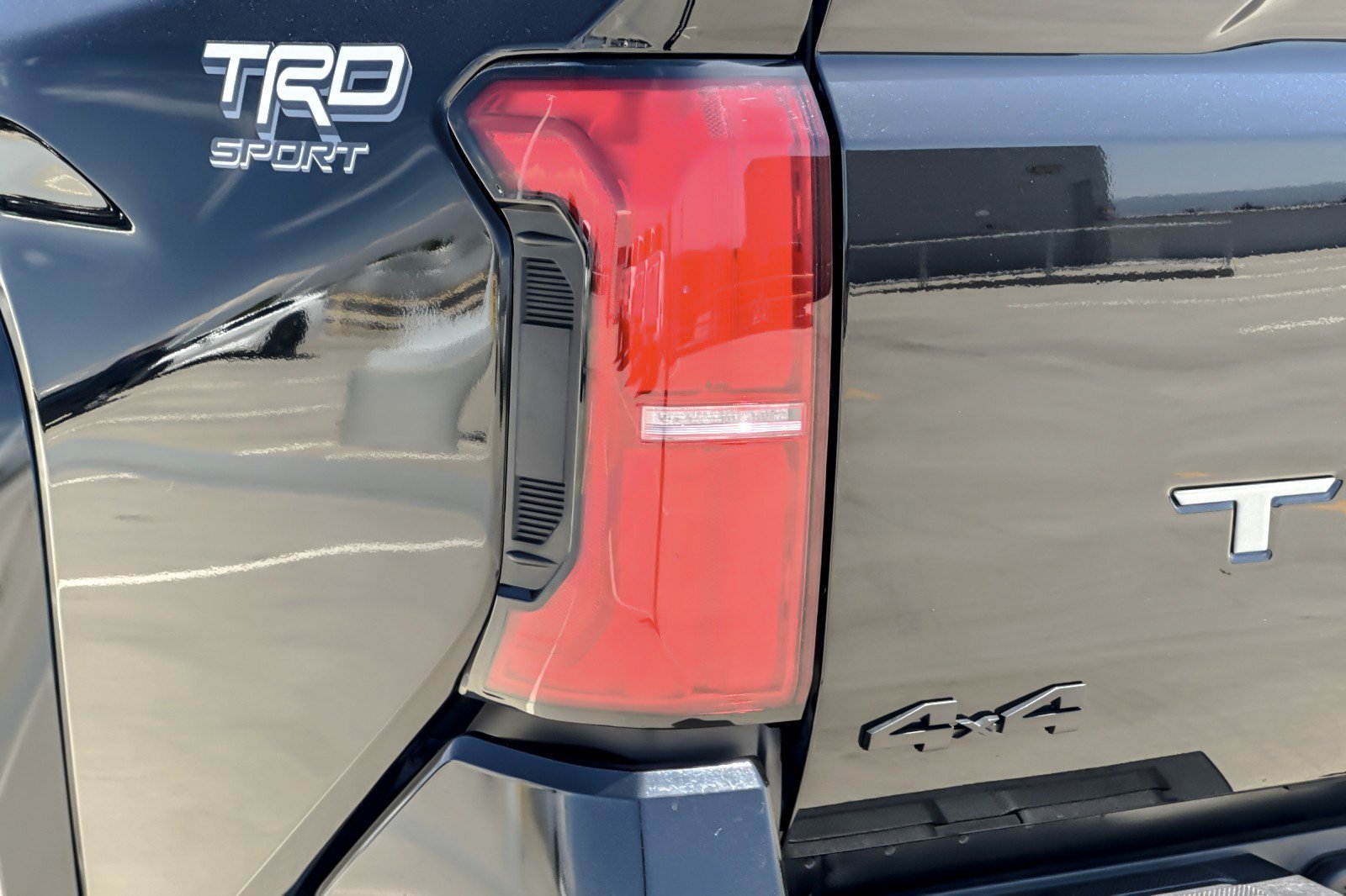 Certified 2025 Toyota Tacoma TRD Sport AWD/4WD image 25