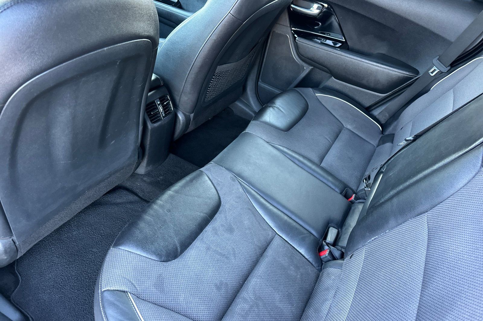 Used 2022 Kia Niro EX image 12