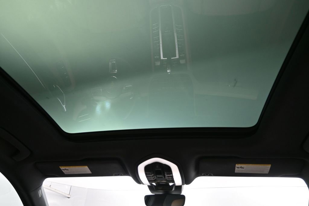Certified 2020 Porsche Macan S AWD/4WD image 26