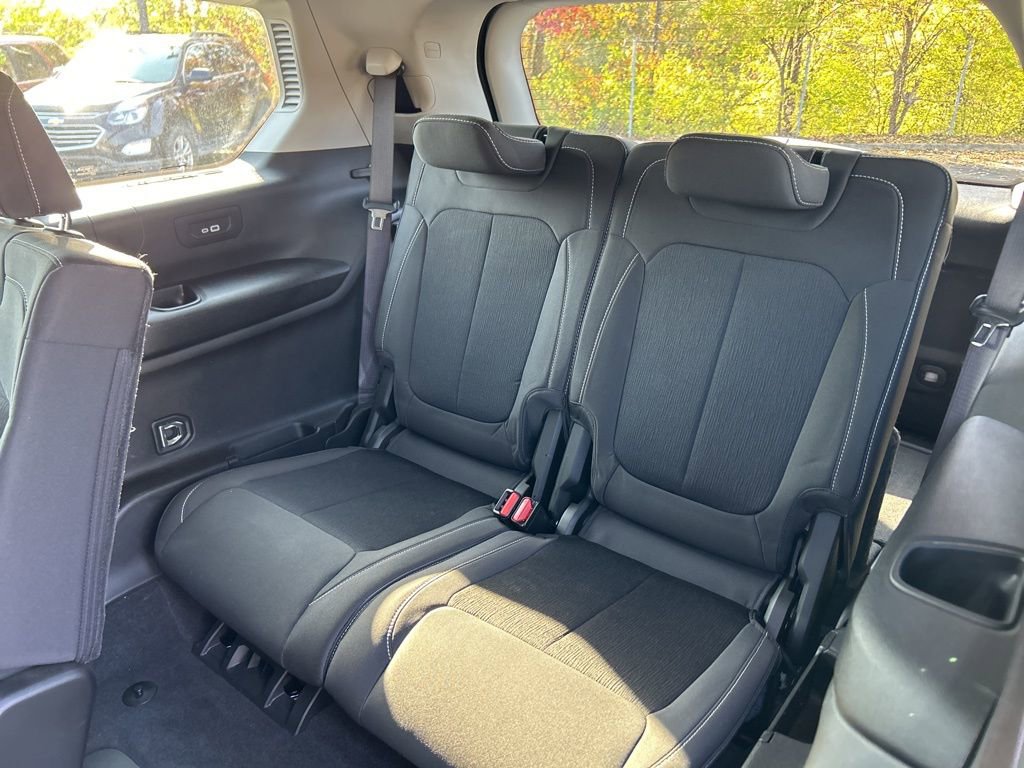 Used 2022 Jeep Grand Cherokee L Laredo w/ Luxury Tech Group I image 35