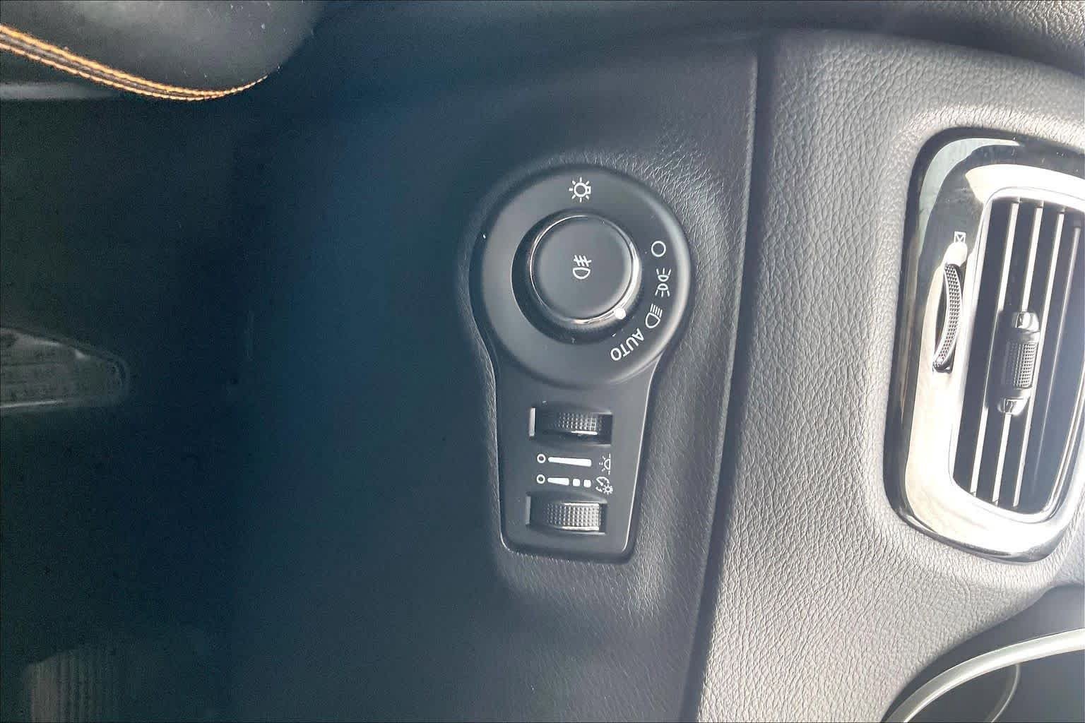 Used 2021 Jeep Compass Limited FWD image 28