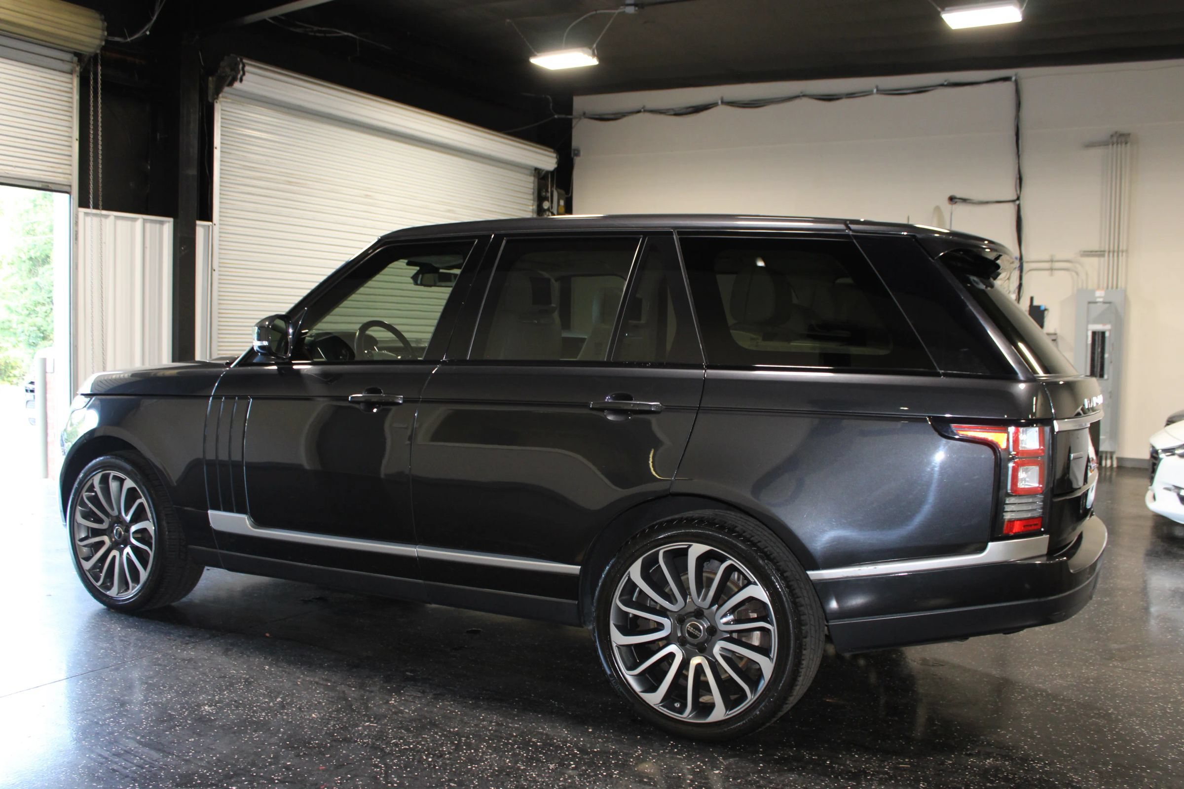 Used 2014 Land Rover Range Rover Supercharged AWD/4WD image 6