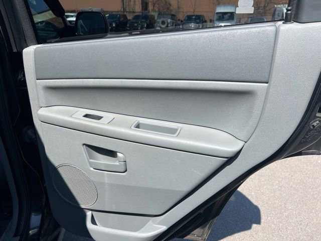 Used 2005 Jeep Grand Cherokee Laredo w/ Cargo Convenience Group image 12