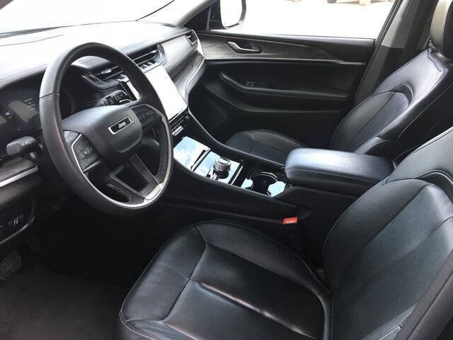 Used 2023 Jeep Grand Cherokee Limited AWD/4WD image 16