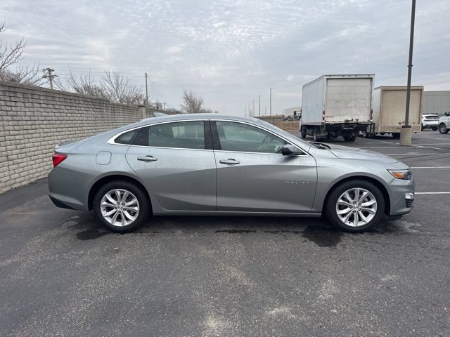 Used 2025 Chevrolet Malibu LT FWD image 2