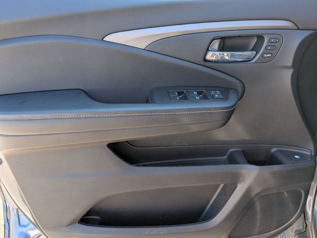 Used 2025 Honda Ridgeline RTL image 11