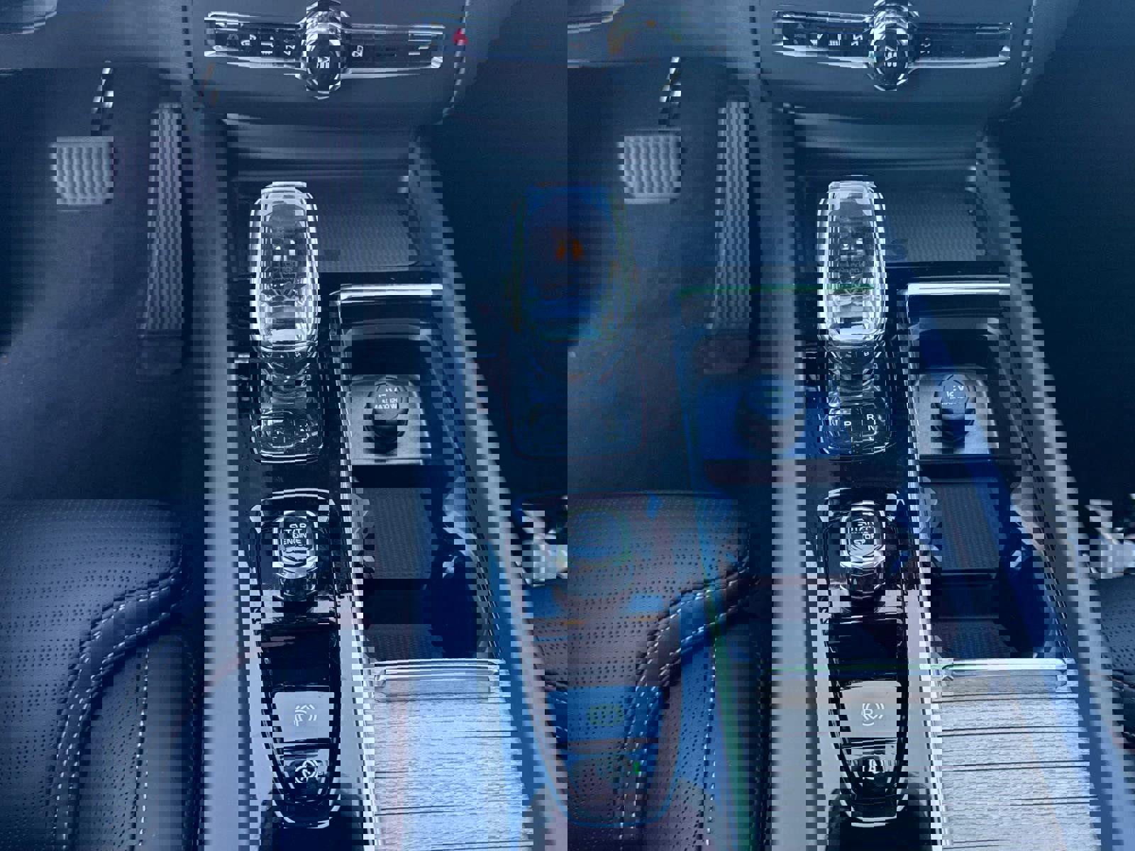 New 2026 Volvo XC60 B5 Ultra w/ Climate Package image 24