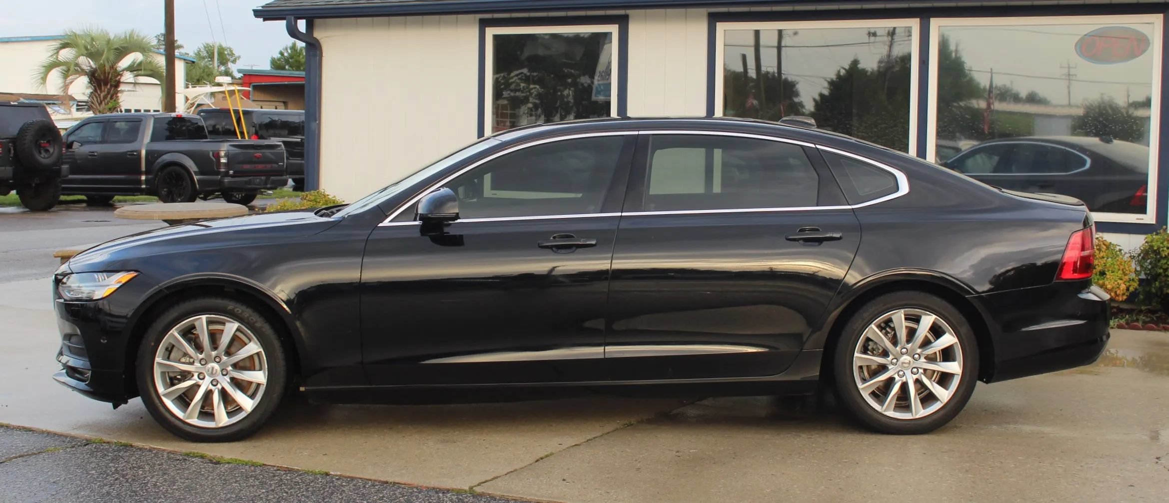Used 2018 Volvo S90 T6 Momentum w/ Convenience Package AWD/4WD image 2