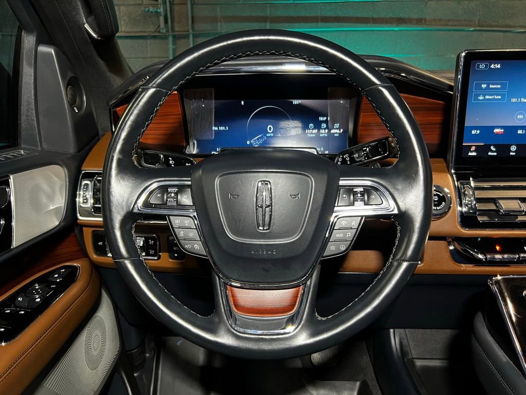 Used 2023 Lincoln Navigator Reserve image 23