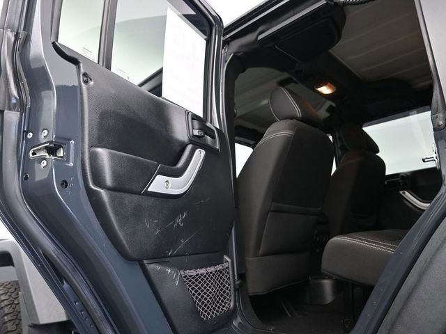 Used 2016 Jeep Wrangler Unlimited Rubicon w/ Connectivity Group image 13