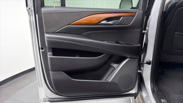 Used 2018 Cadillac Escalade ESV Luxury RWD image 14