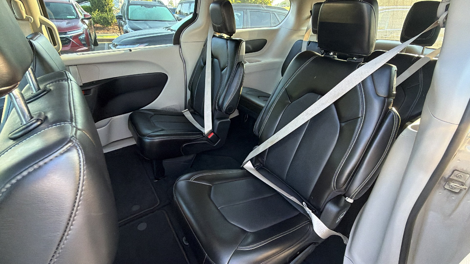 Used 2024 Chrysler Pacifica Touring-L FWD image 22