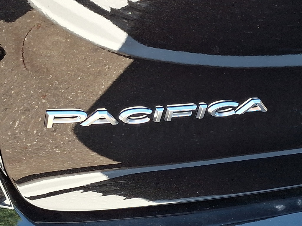 New 2027 Chrysler Pacifica Pinnacle w/ Theater Group AWD/4WD image 4