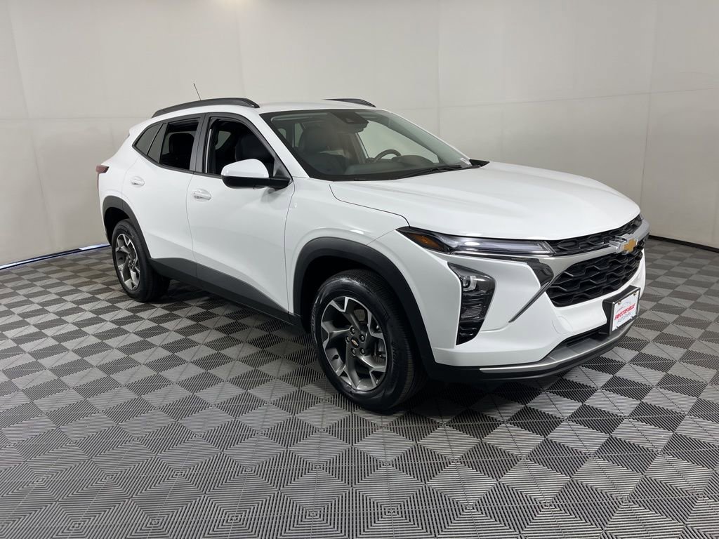 Used 2025 Chevrolet Trax LT w/ LT Convenience Package image 15