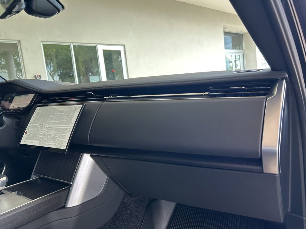 Used 2024 Land Rover Range Rover SE image 24