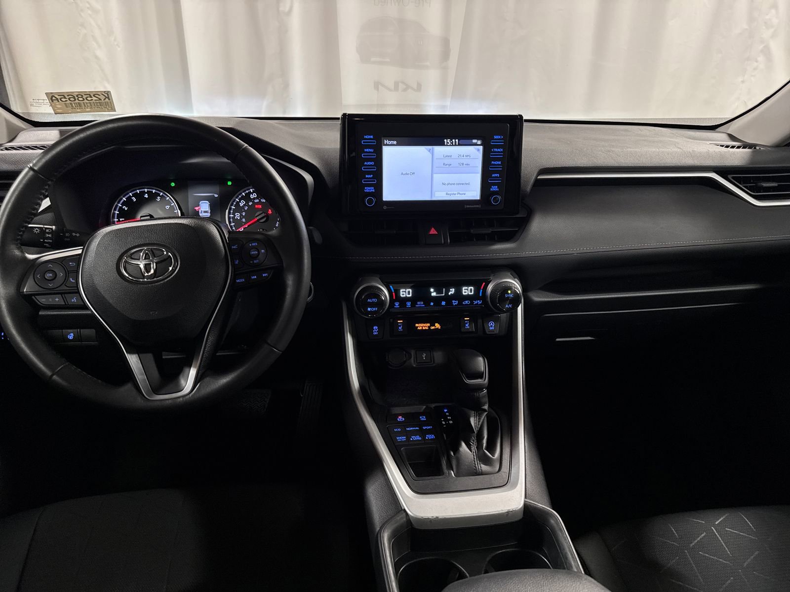 Used 2020 Toyota RAV4 XLE w/ XLE Grade Weather Package AWD/4WD image 4