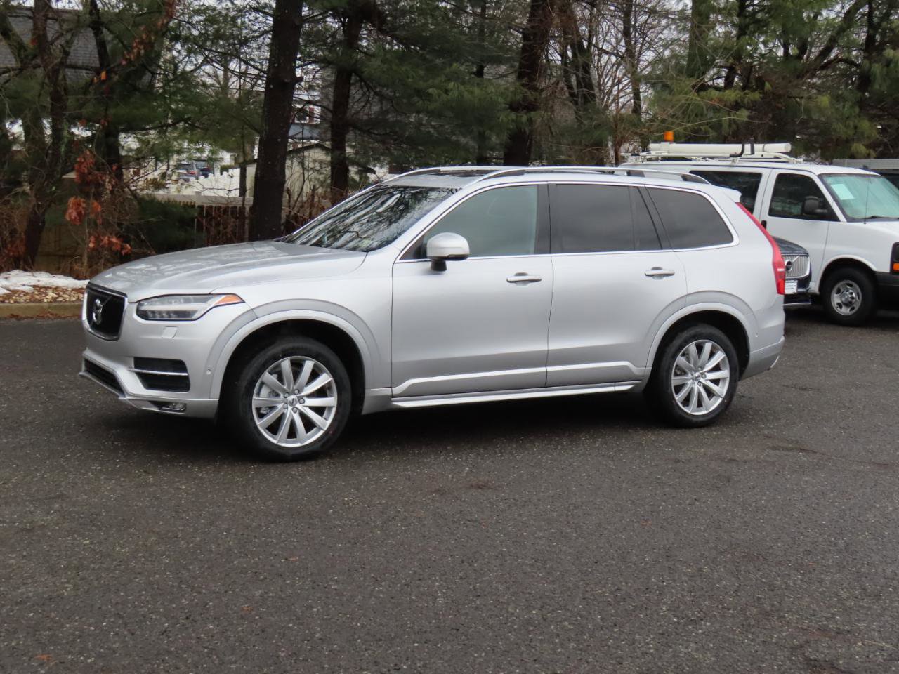Used 2018 Volvo XC90 T6 Momentum w/ Convenience Package image 2