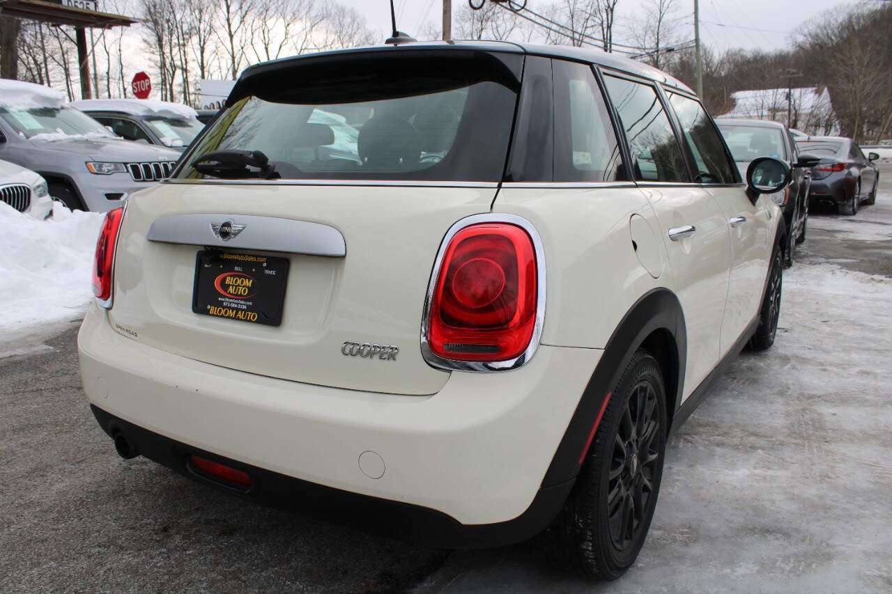 Used 2015 MINI Cooper 4-Door Hardtop image 8