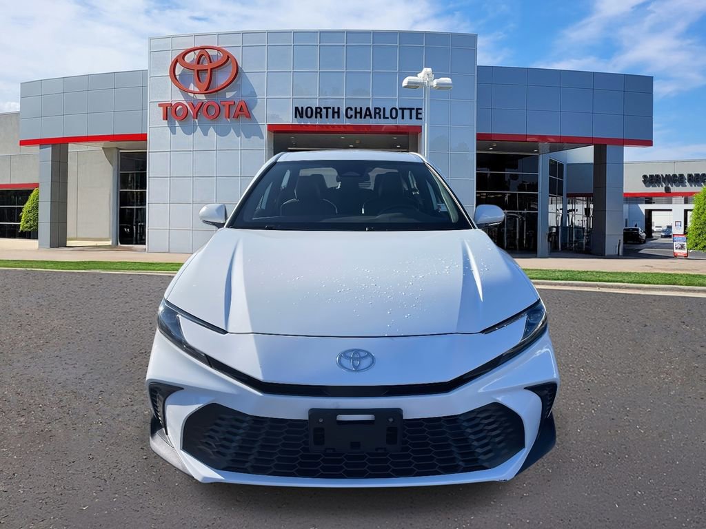 Used 2025 Toyota Camry SE image 4