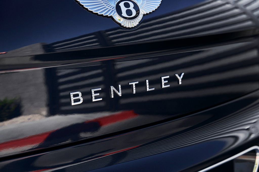 Used 2024 Bentley Flying Spur V8 image 12